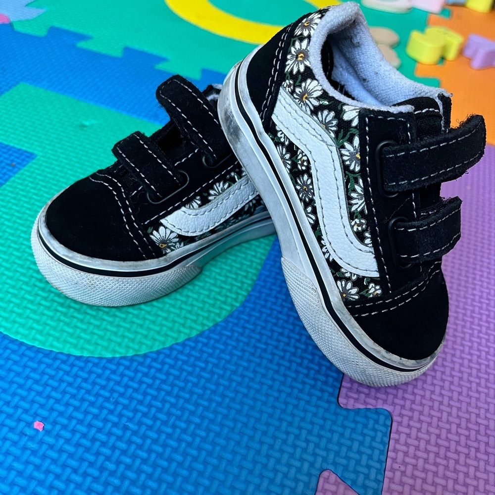 Toddler Black Floral Velcro Skate low Vans Sneakers
